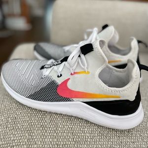 Womens size 10 1/2 Nike Free TR8 trainers in amazing condition!